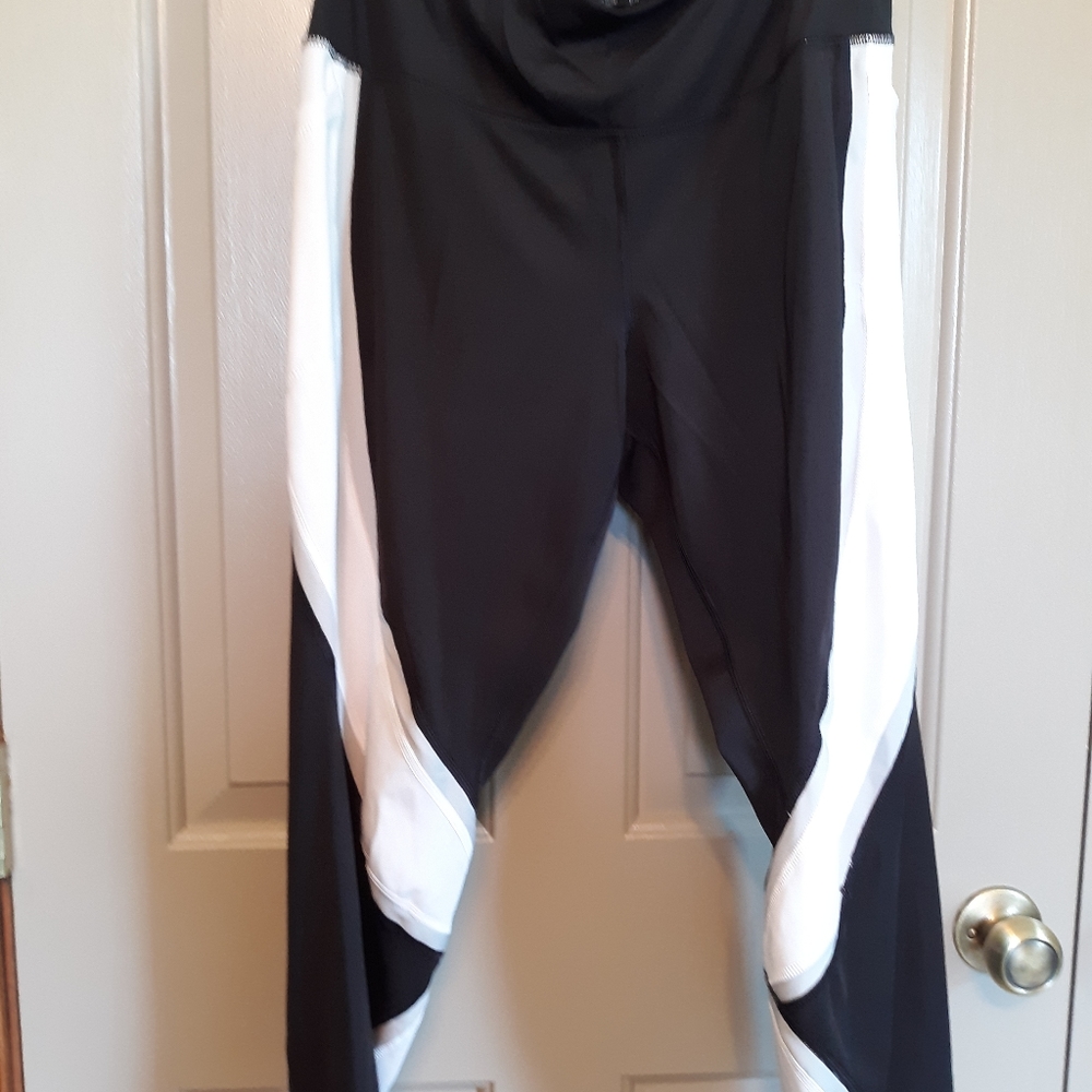 Avia ladies black and white yoga pants